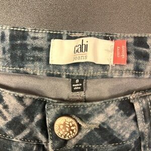 821.   Cabi curvy skinny blue and pink pattered jeans size 8